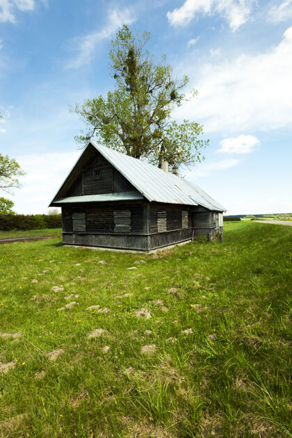 历史一座古老的木屋 摄于白俄罗斯烟囱阳光田野