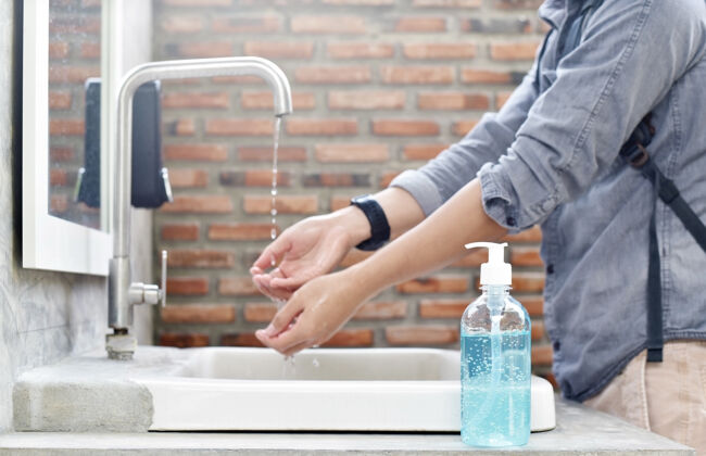 卫生男人用肥皂洗手 卫生观念凝胶擦洗男性