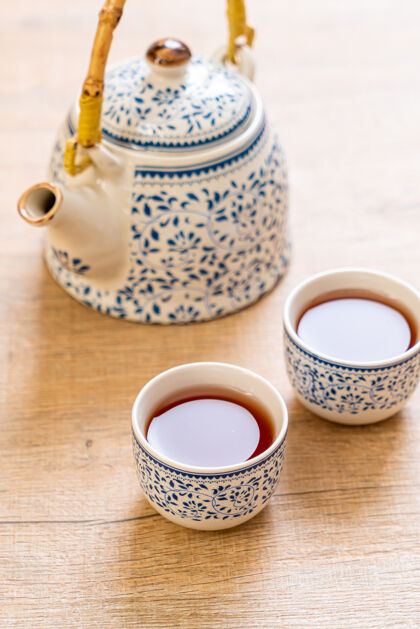 热特写美丽的中国茶具锅草药竹子