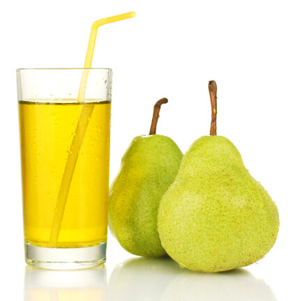 水果梨子汁在一个杯子里隔离在白色上果汁营养膳食