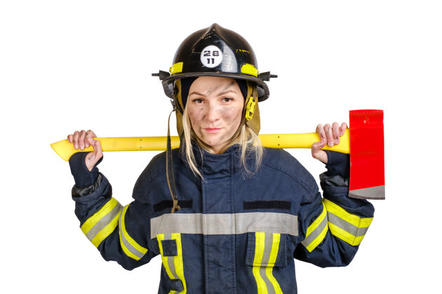 年轻人身穿制服 头戴消防帽 肩扛斧头的年轻勇敢女子女人制服安全帽