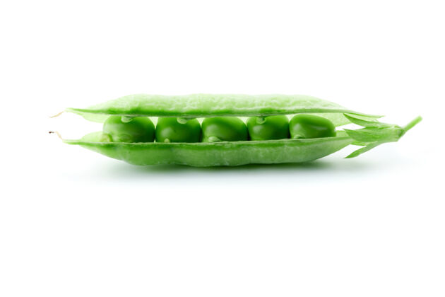 美食豌豆荚露出豌豆与白色的对比裂纹食物吃