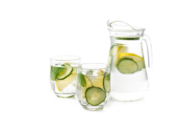 猪笼草时髦的水或水黄瓜和柠檬在罐子隔离营养透明时髦