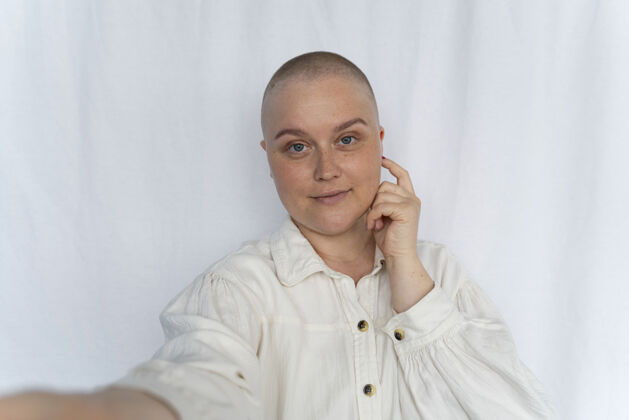 意识美丽坚强的女人与乳腺癌抗争支持疾病健康
