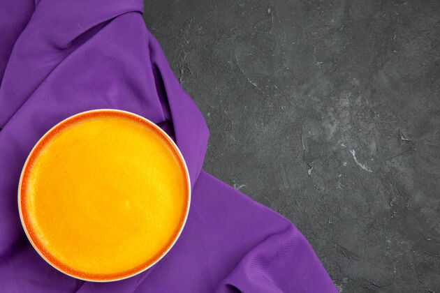 食谱碗里美味南瓜汤的俯视图南瓜汤美味颜色