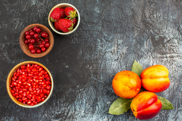 水果新鲜桃子和成熟水果的俯视图桃子油桃新鲜的桃子
