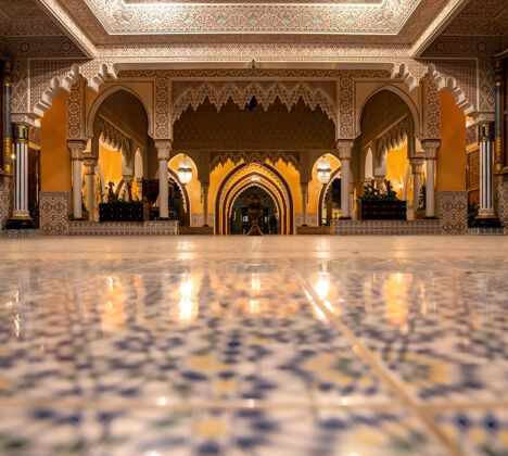 房间房间的内部是一个传统的东方风格与许多细节装饰东方伊斯兰