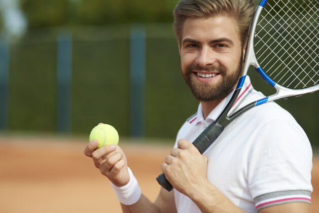 运动服准备比赛时打网球的爱好网球拍网球
