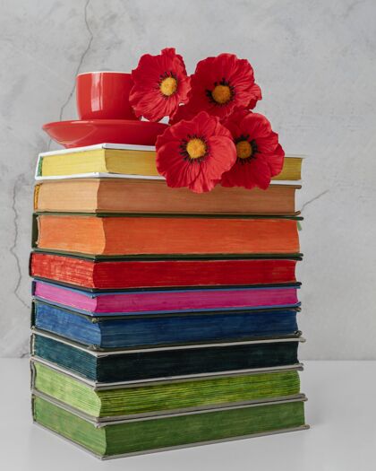 文学五颜六色的书堆满鲜花书籍知识信息