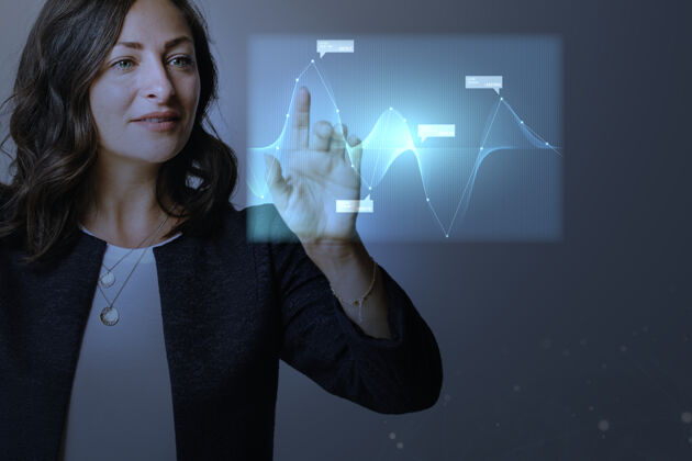 无线高科技数字图形演示由一位女商人未来网络连接