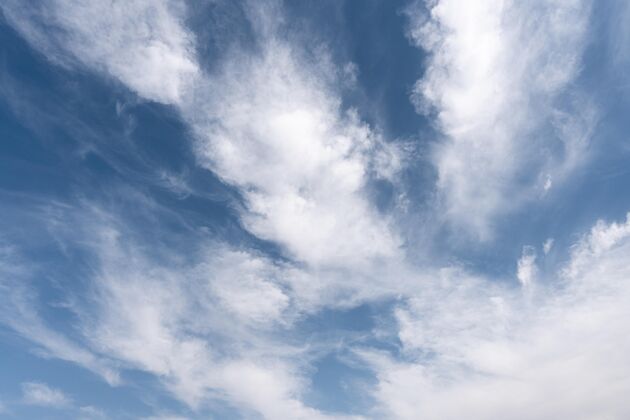 户外蓬松的云在多风的天空天气自然云