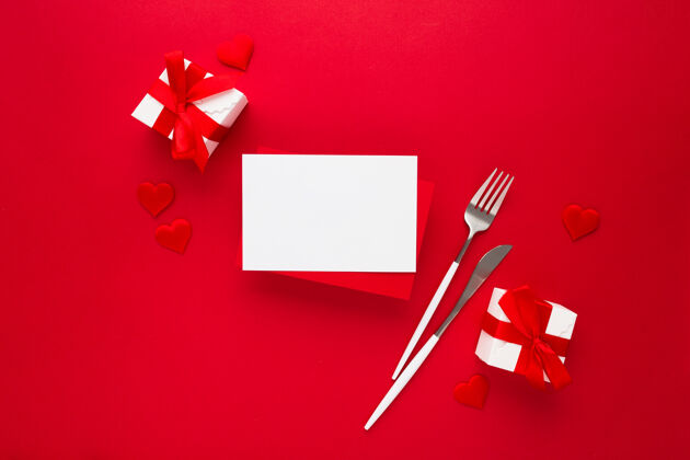 婚礼美丽的顶视图空贺卡的情人节在红色晚餐庆祝礼物