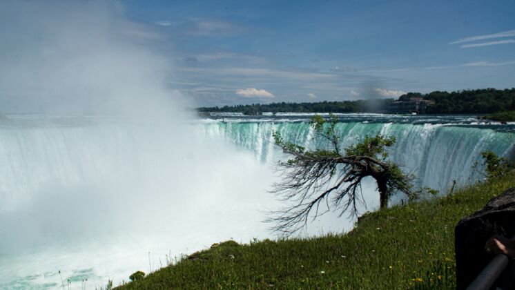 景点从加拿大那边看尼亚加拉秋天的景色尼亚加拉瀑布瀑布加拿大