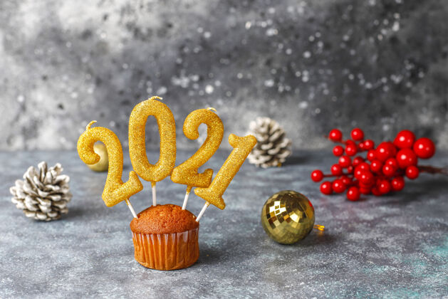 甜点2021年新年快乐 金烛纸杯蛋糕2021黄金数字