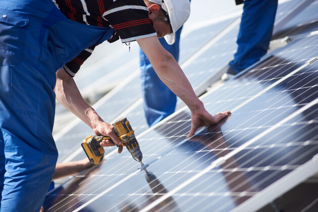 维护在屋顶安装太阳能光伏板系统创新清洁设备