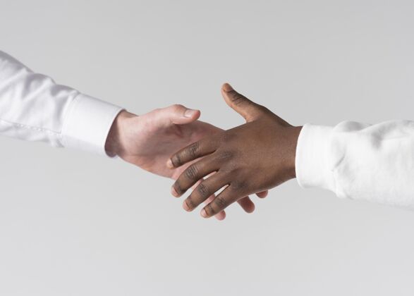 协议白色背景的特写握手横向友谊手