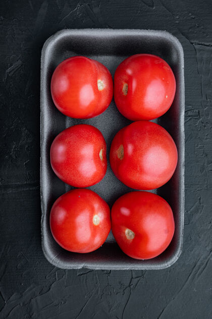 蔬菜新鲜的红色有机西红柿 放在黑桌子上食品农业平铺