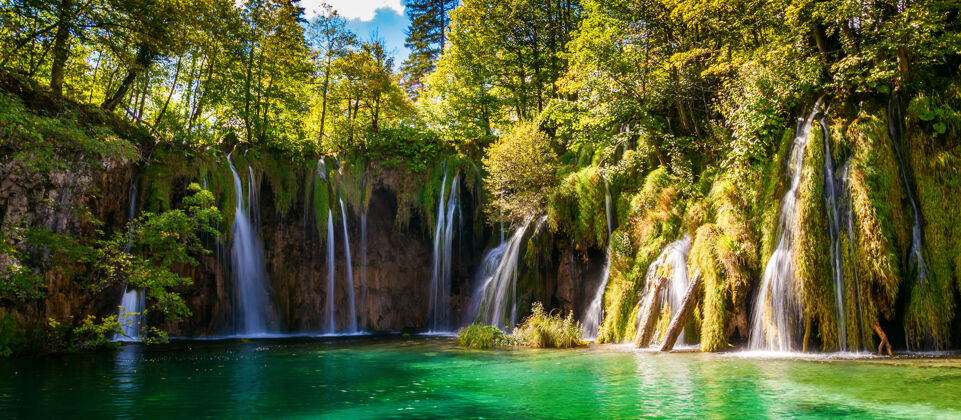 飞溅普利特维兹湖国家公园的瀑布 克罗地亚自然流木