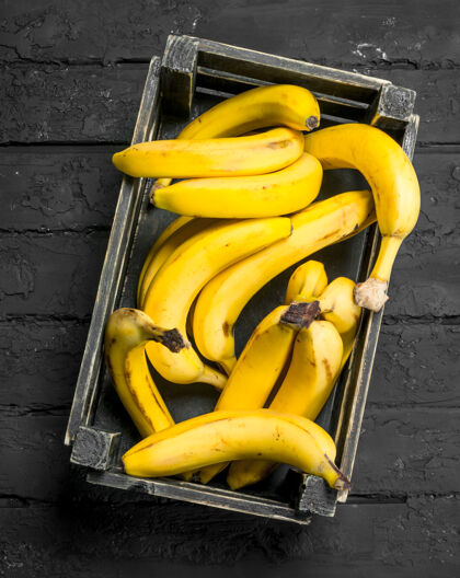 水果黑盒子里的香蕉生的零食香蕉