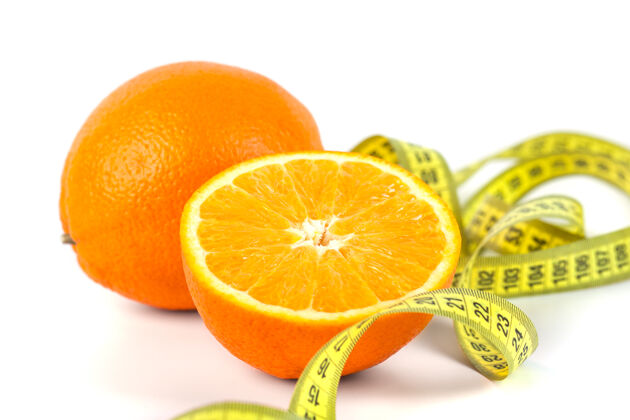 健身橘子果实 上有测量隔离白色.概念节食和身体护理磁带健活