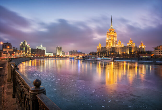 酒店一个冬天的早晨 位于莫斯科河畔的前“乌克兰”酒店地标自然建筑