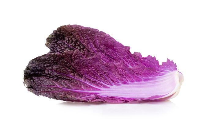 大白菜白色背景上的紫色大白菜健康蔬菜叶子