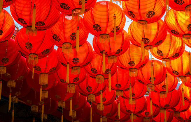 庆祝中国神社新年的红灯笼装饰中国寺庙城市