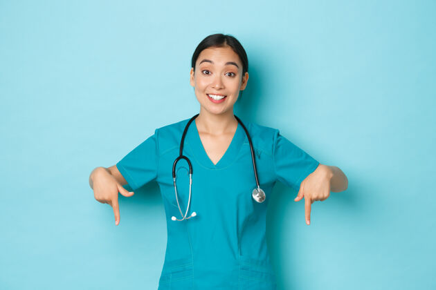 女人年轻的亚洲女护士摆姿势保健护士女人