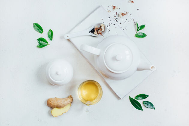 杯子顶视图一套茶具茶壶糖碗杯茶上的白色表面绿茶生姜茶壶