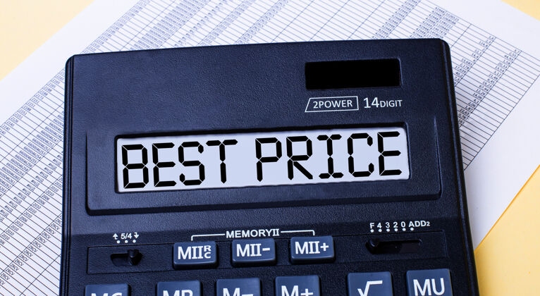单词一个标有“最佳价格”的计算器在桌子旁边财务报表概念价格购买铭文