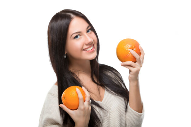 脸一个戴着橘子的漂亮女孩的画像水果肖像生活