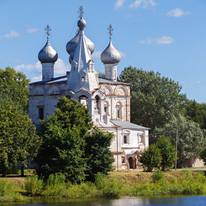 教堂俄罗斯河畔古老的石头东正教教堂地标东正教建筑