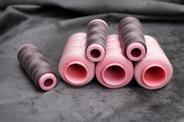 面料灰色织物上的灰色和粉色线处理组纺织品