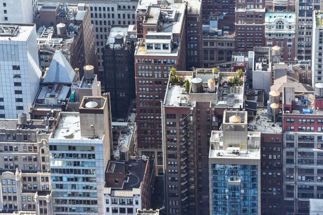 旧在阳光明媚的日子里鸟瞰纽约市拥挤的建筑物建筑概念 拥挤的城市和公寓租赁纽约 美国区市中心摩天大楼