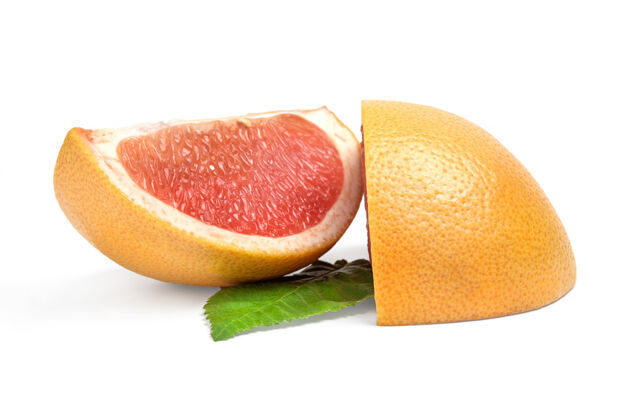 葡萄柚两片葡萄柚隔离在白色食物切片多汁