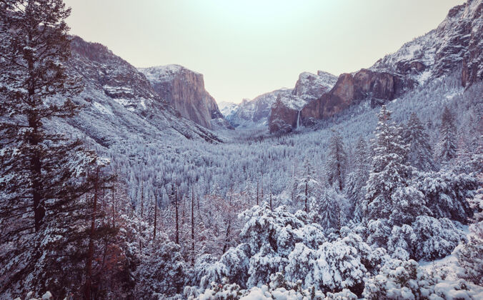 冬季冬季在约塞米蒂国家公园 加利福尼亚州 美国石头风景优美公园