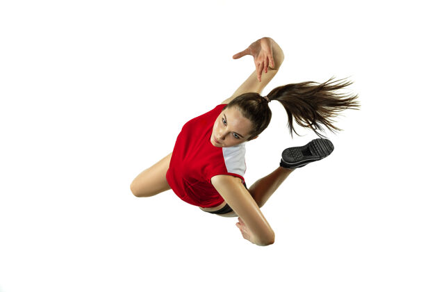 运动在跳跃和飞行中年轻的女排运动员被隔离在白色的工作室背景下穿着运动服和运动鞋的女子训练 比赛运动的概念 健康的生活方式 运动和运动健身健康运动鞋