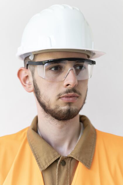 人男人戴着特殊的工业防护装备个人防护用品工作人