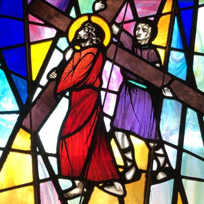 教堂古利奈的西门帮助耶稣背他的十字架宗教室内白天