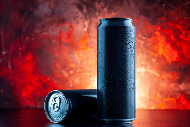 化妆品前视图能量饮料罐上的红色饮料酒精照片黑暗酒精技术罐头
