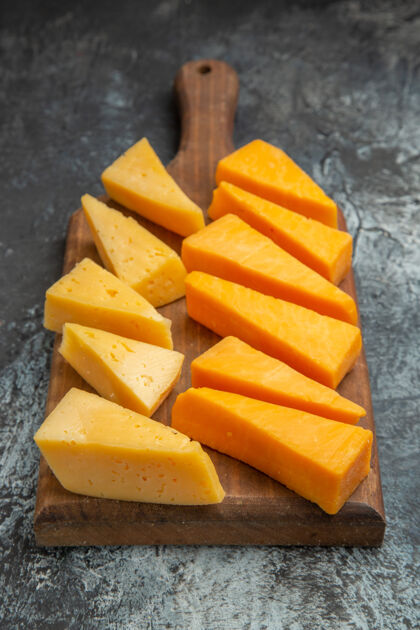 美味前视图切片新鲜奶酪上一个轻零食彩色照片食物早餐食物清淡健康