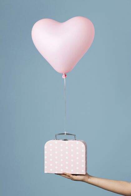安排可爱的心气球组成浪漫聚会节日