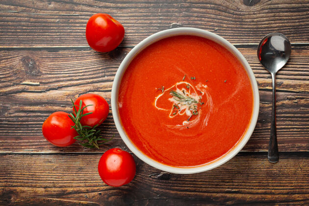 红色温热的番茄汤盛在碗里蛋白质咖喱纤维