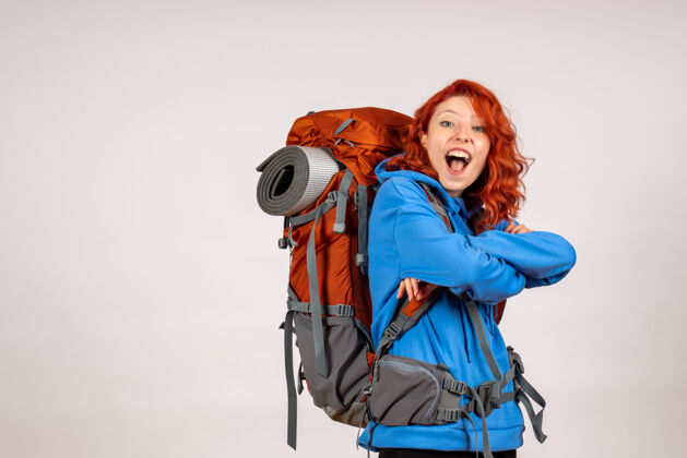山女游客背着背包上山旅游女人情感年轻