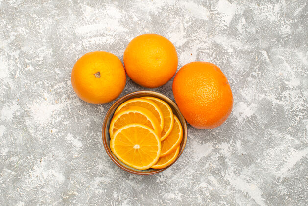 柑橘顶视图新鲜橙子切片和整个醇厚的水果上的白色背景柑橘异国情调的热带果汁新鲜果汁切片