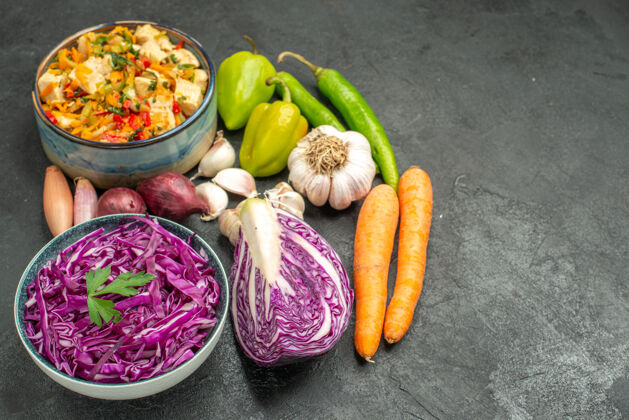 卷心菜新鲜的红色卷心菜切片俯视图红卷心菜蔬菜食物