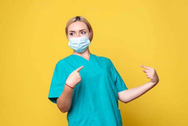 绝育前视图穿着医用衬衫和无菌口罩的女医生 医院护士健康科维大流行医生肖像成人医疗