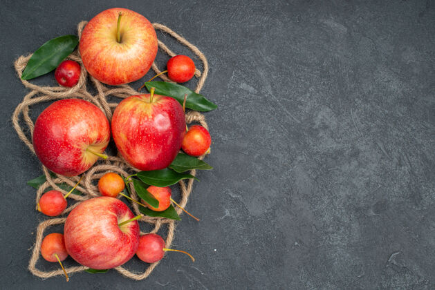 成熟顶部特写查看水果樱桃绳红黄苹果树叶素食饮食苹果