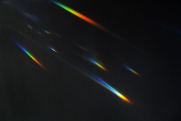 彩虹黑色背景上的漏光效果线性效果漏光