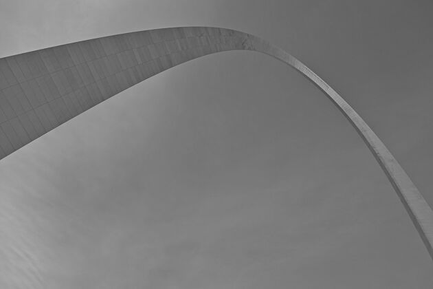 石头密苏里州圣路易斯的拱门在天空中的灰度照片建筑圣人拱门